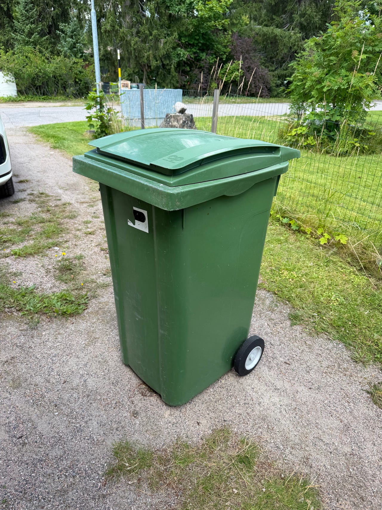 Vihreä jäteastia pyörillä 240litraa
