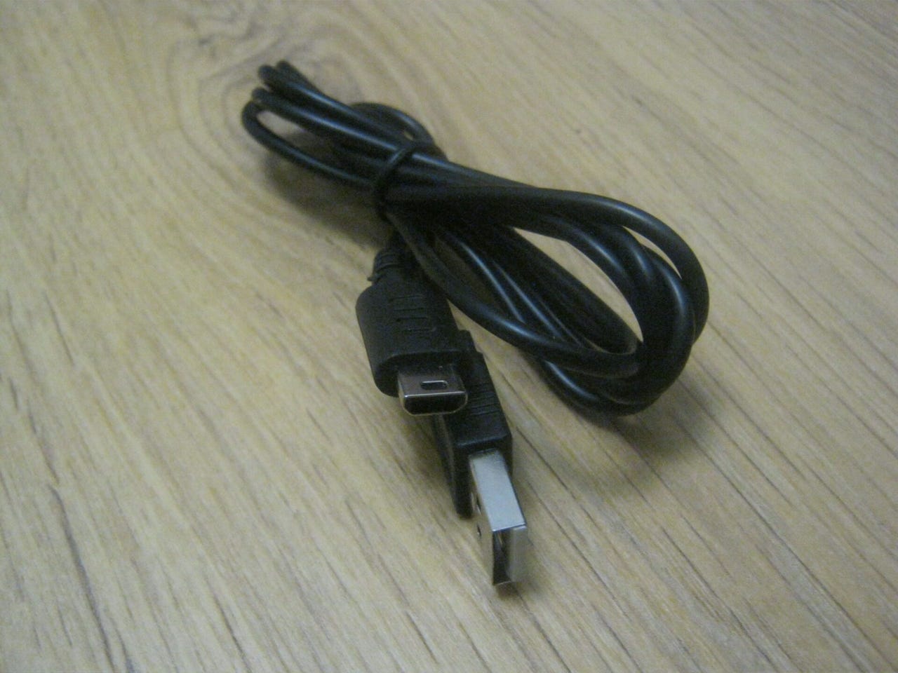 Nintendo DS lite latauskaapeli