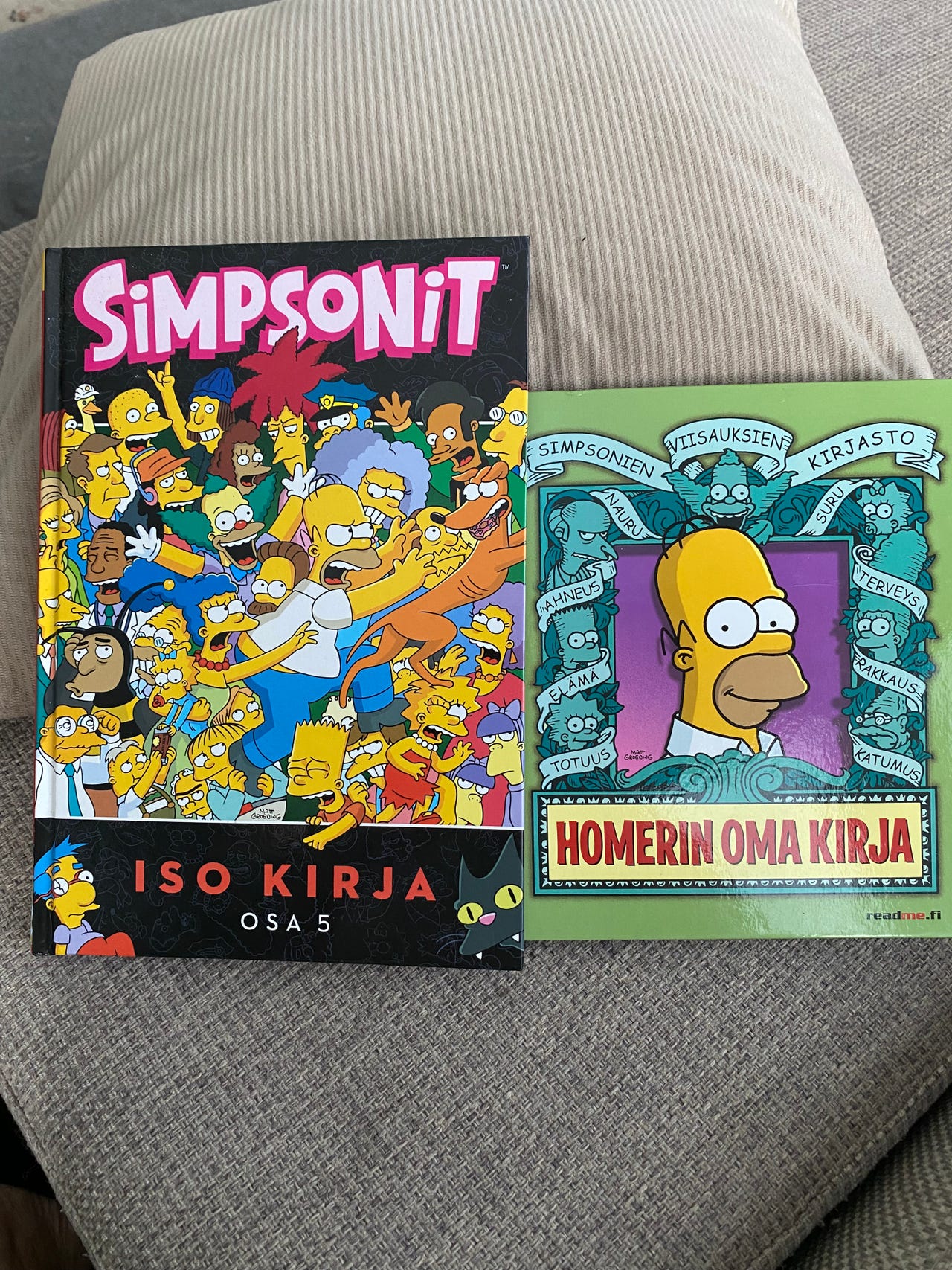 Simpsonit sarjakuvakirjat Iso kirja osa 5 ja Homer Simpsonin oma