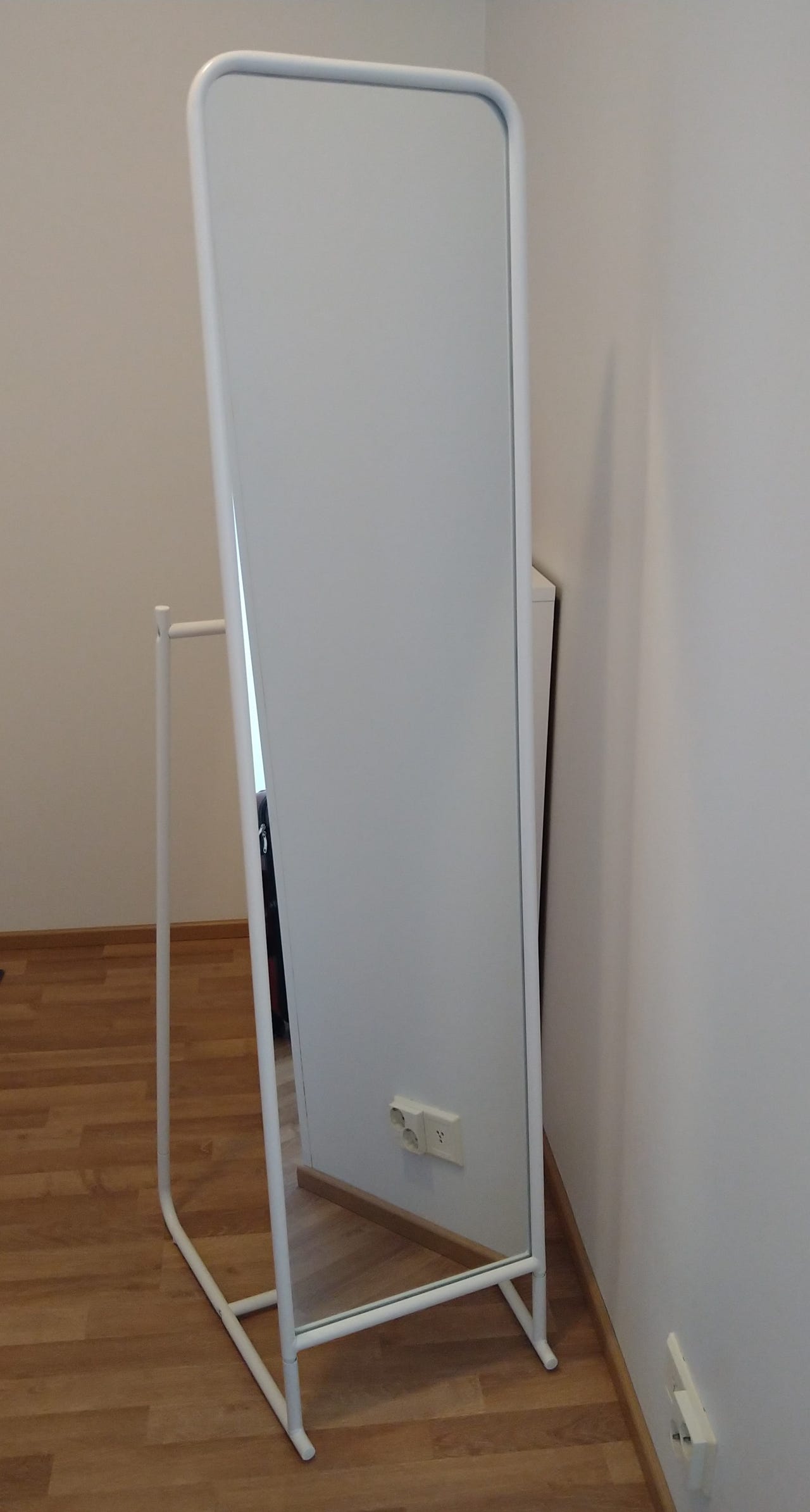 Ikea Knapper-lattiapeili