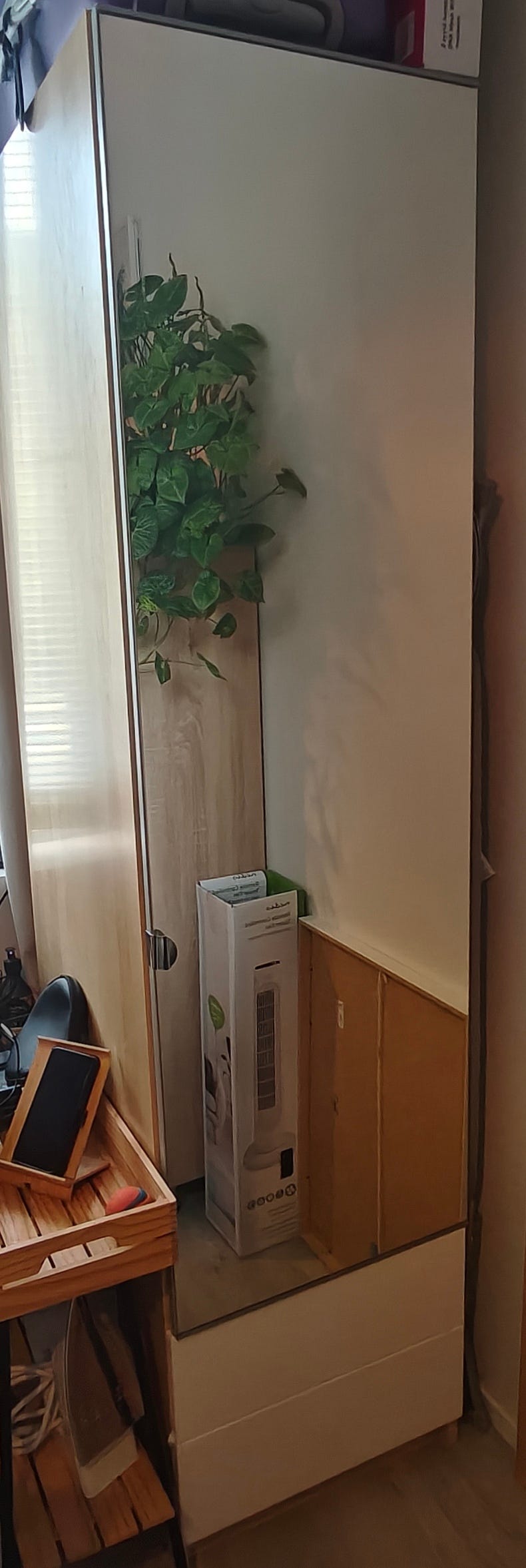 Vaatekaappi peilillä