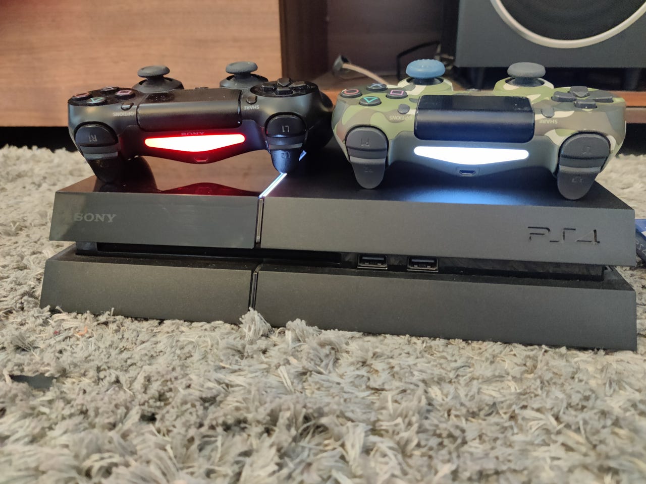 PS4 500 GB 2 ohjainta.