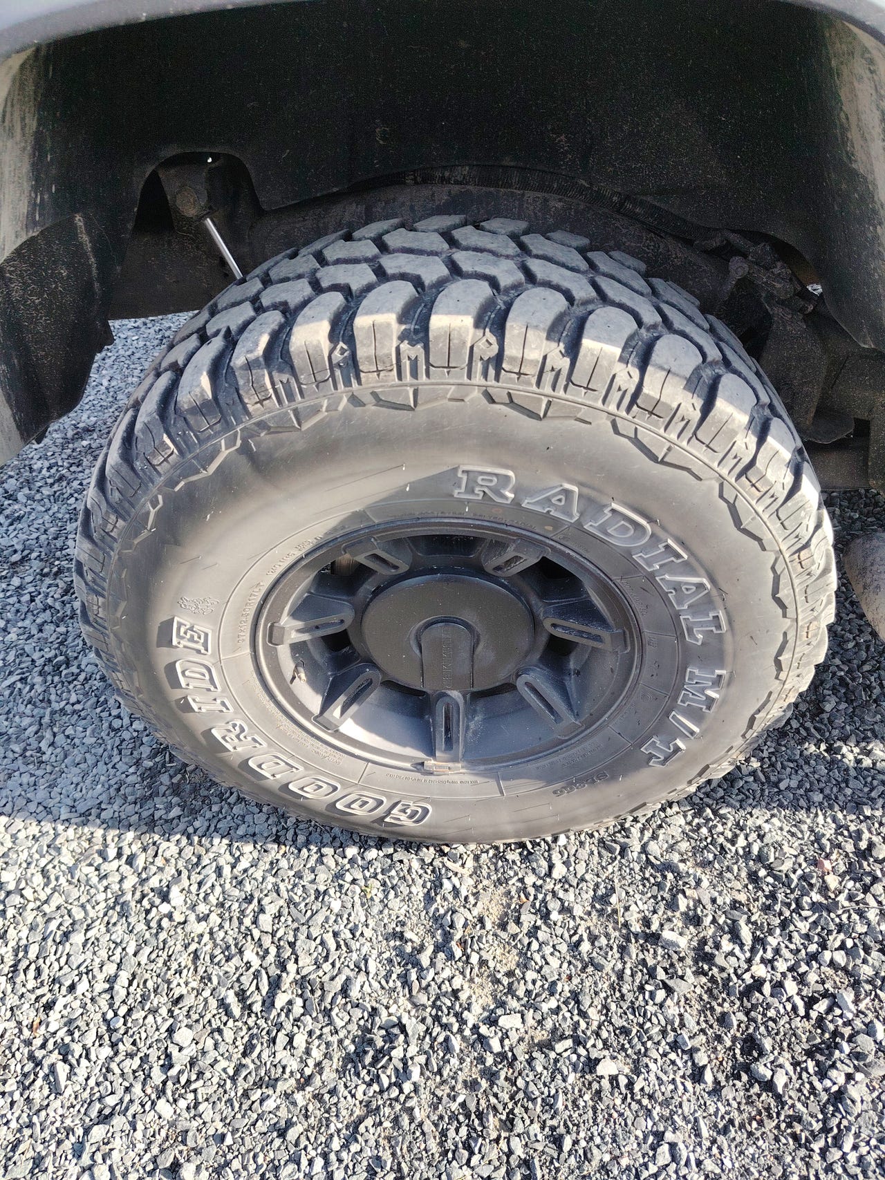 37x12.50-17 renkaat