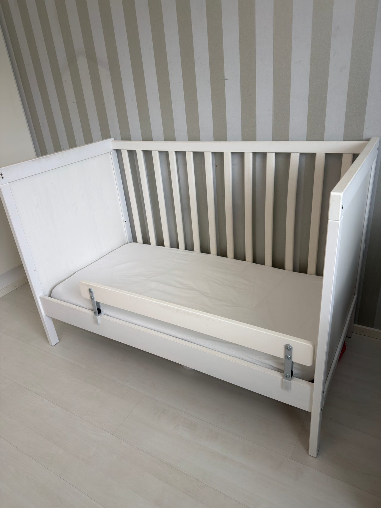 Ikea sundvik pinnasänky
