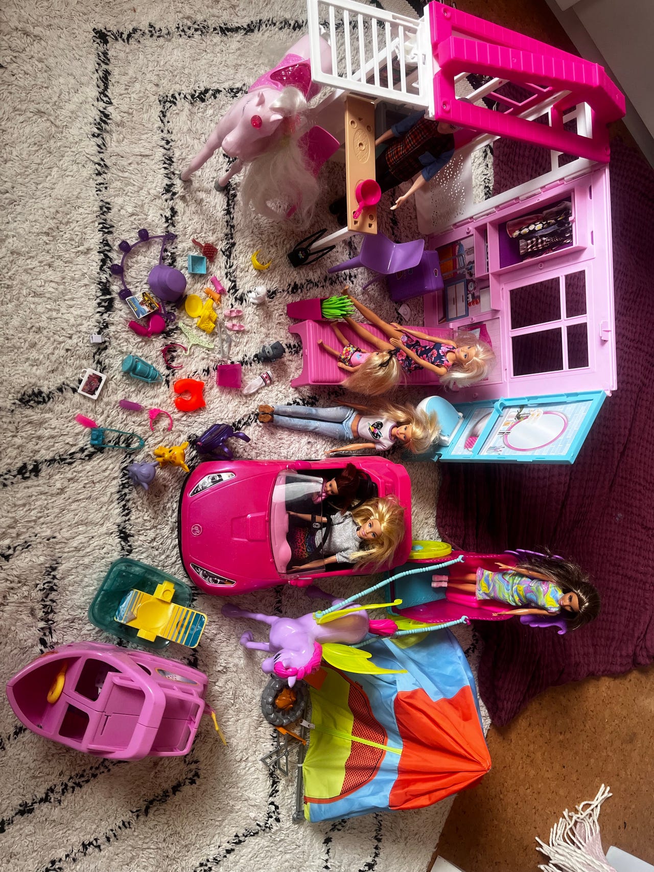 Barbie nuket, talo, auto, vene ja tarvikkeita
