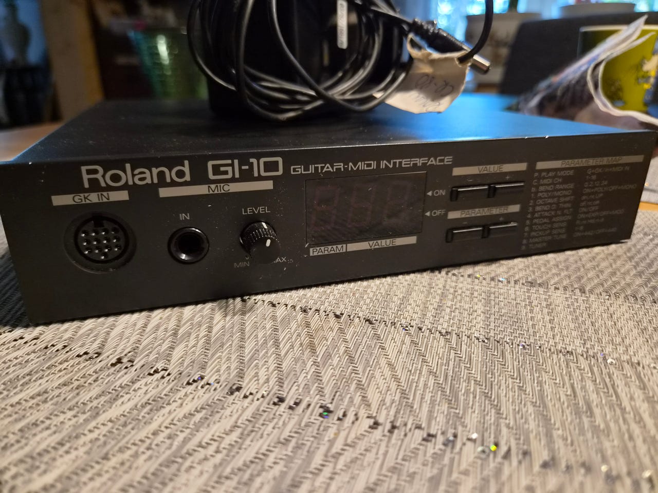 Roland GI-10 Guitar-MIDI interface | Tori