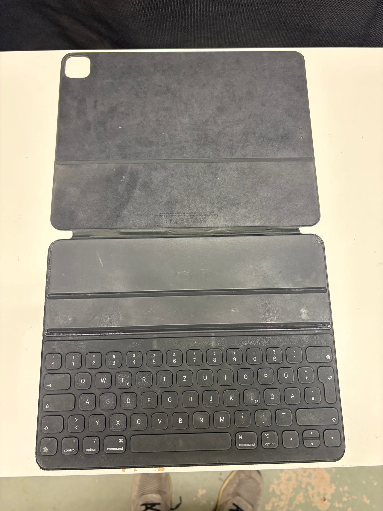 Apple Smart Keyboard Folio A2038 iPad Pro 11