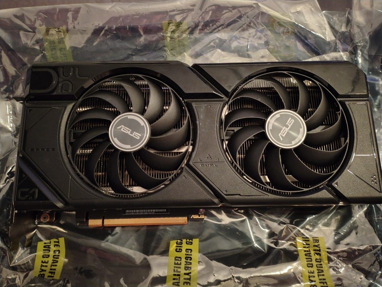 ASUS Dual Radeon RX 7800 XT OC | Tori