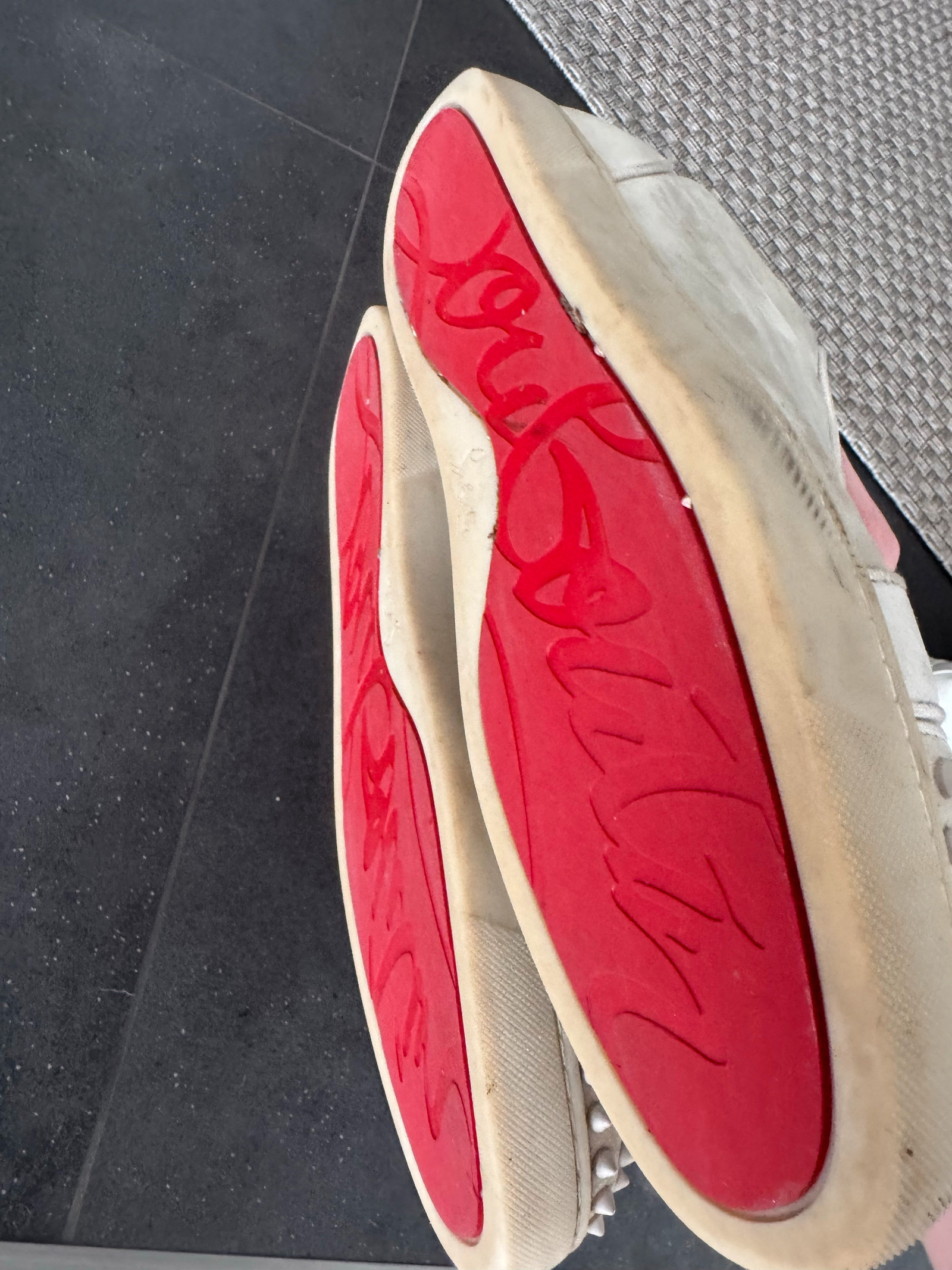 Christian Louboutin Beige 46, Valentino Opens 46 (en postita