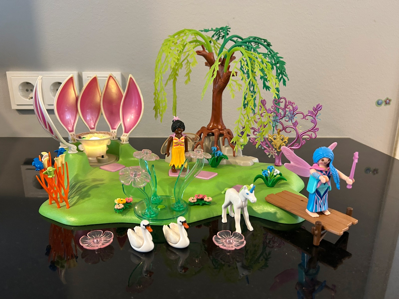 Playmobil 5444 Fairy Island with Jewel Fountain Tori