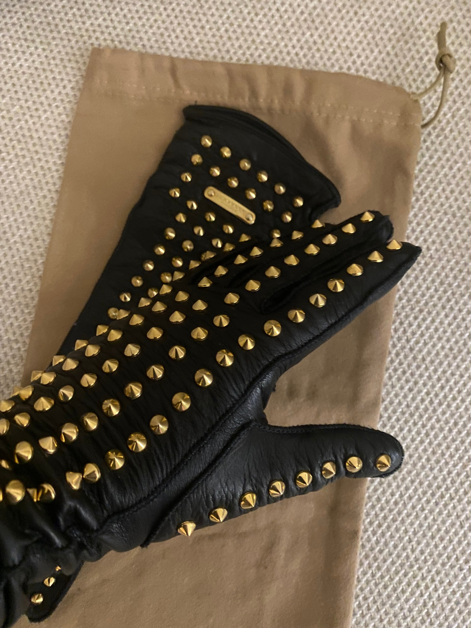 Burberry studded gloves online