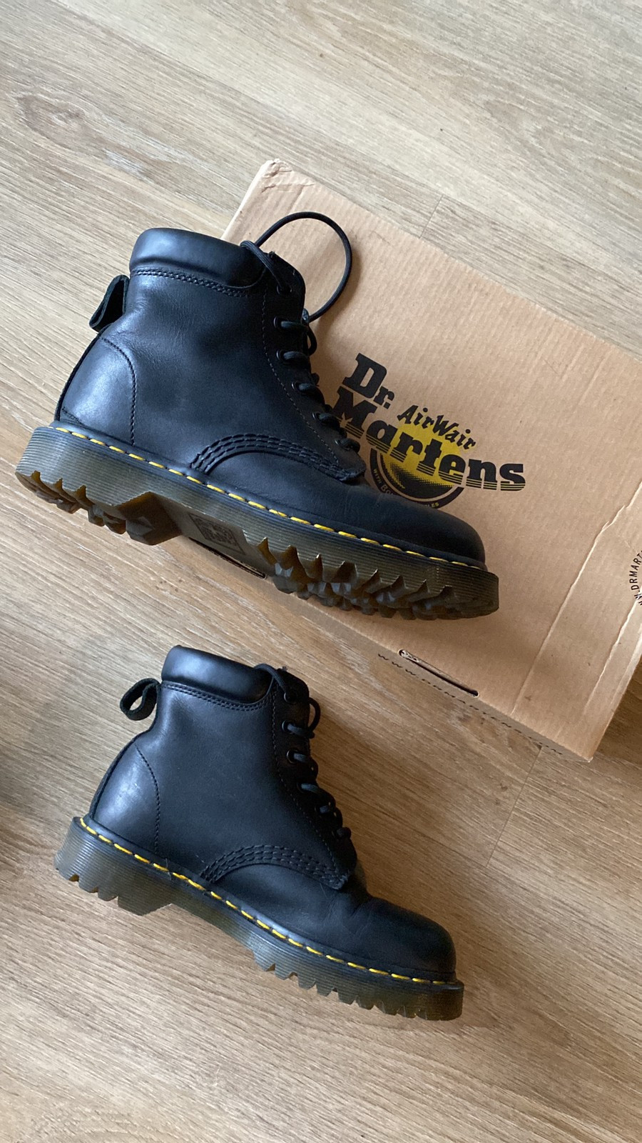 Dr Martens 11292 six eye leather nilkkurit vain vahan kaytetty Tori