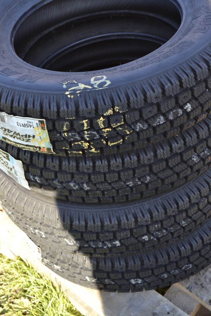 HANKOOK ZOVAC HPW401 205/70R15 15インチ スパイクタイヤ 4本 バリ溝 