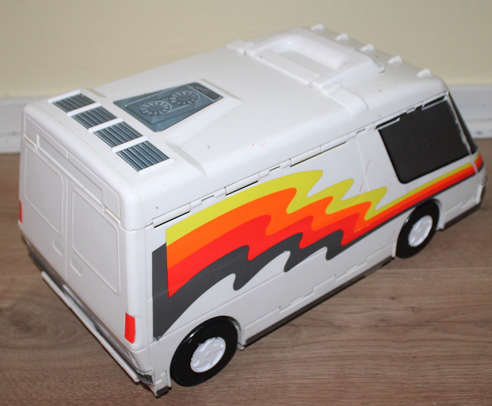 Vintage 1991 Micro Machines Super City Van Camper Galoob (Hasbro