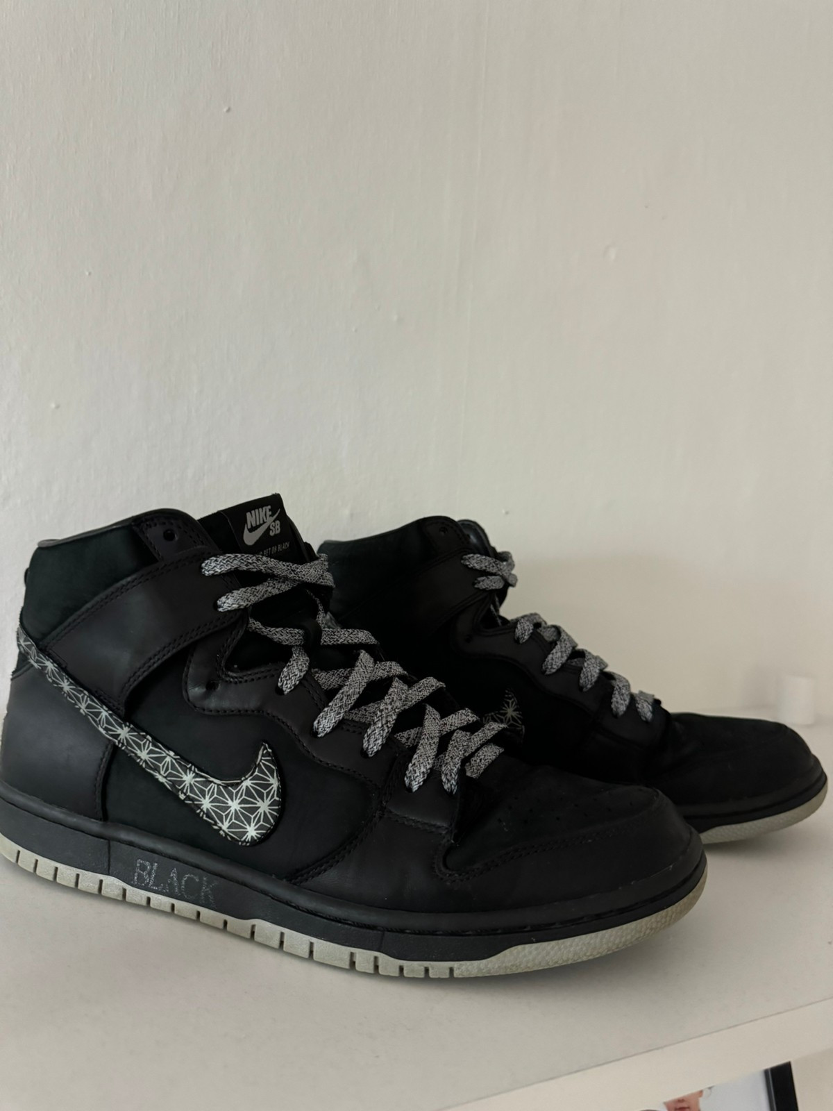 Nike sb black bar on sale