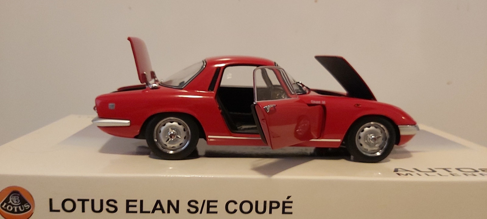 ミニカー 1/18 LOTUS ELAN S/E COUPE AUTOart 1:18 Lotus Elan S/E (S3) Coupé yellow 75352 model