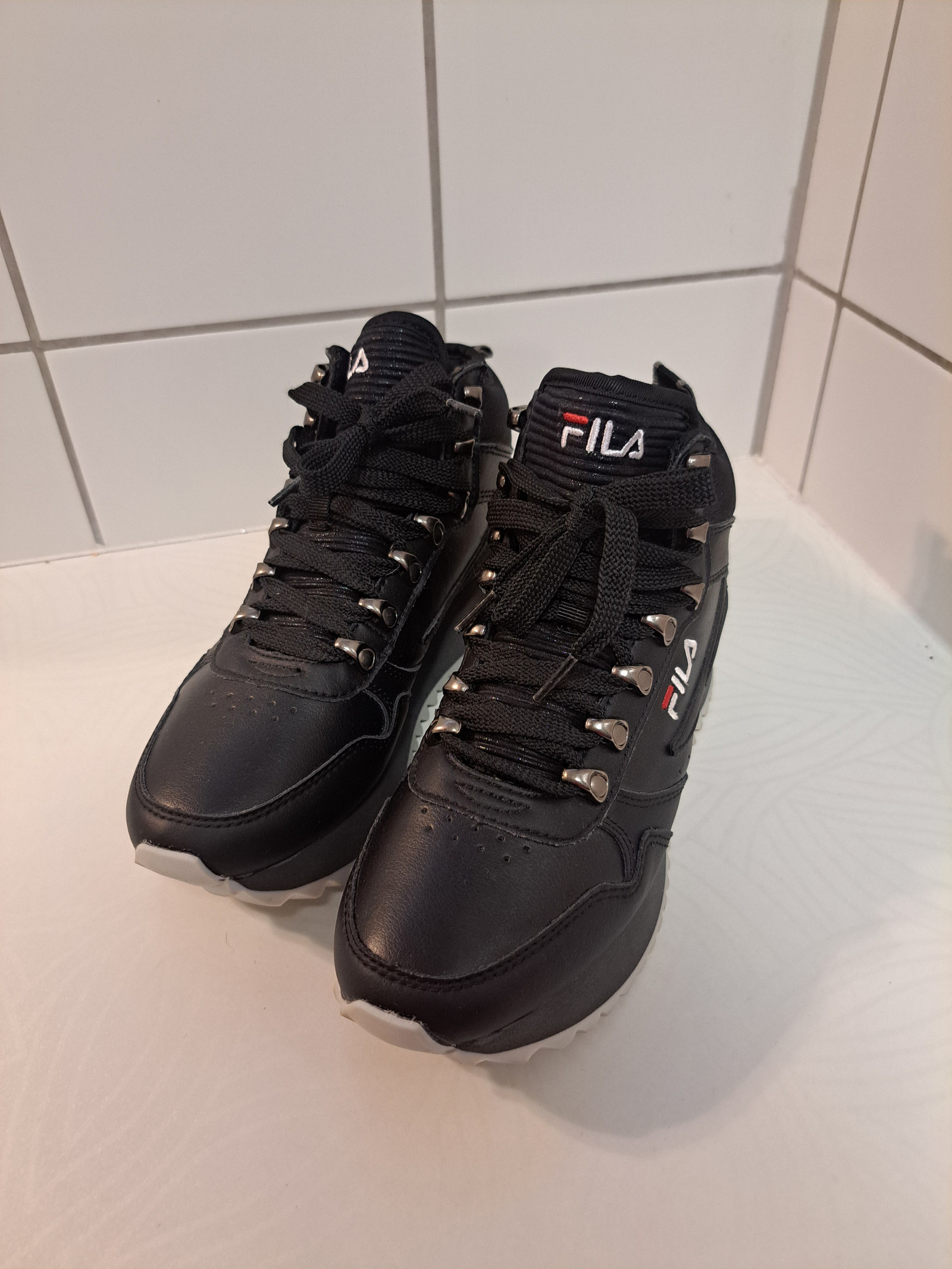 Uudet Fila nahkatennarit 38 Tori