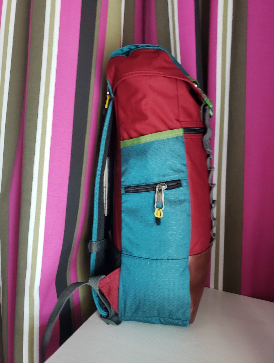 EASTPAK MERGE BUST reppu NAHKA ja metalli yksityiskohdilla Tori