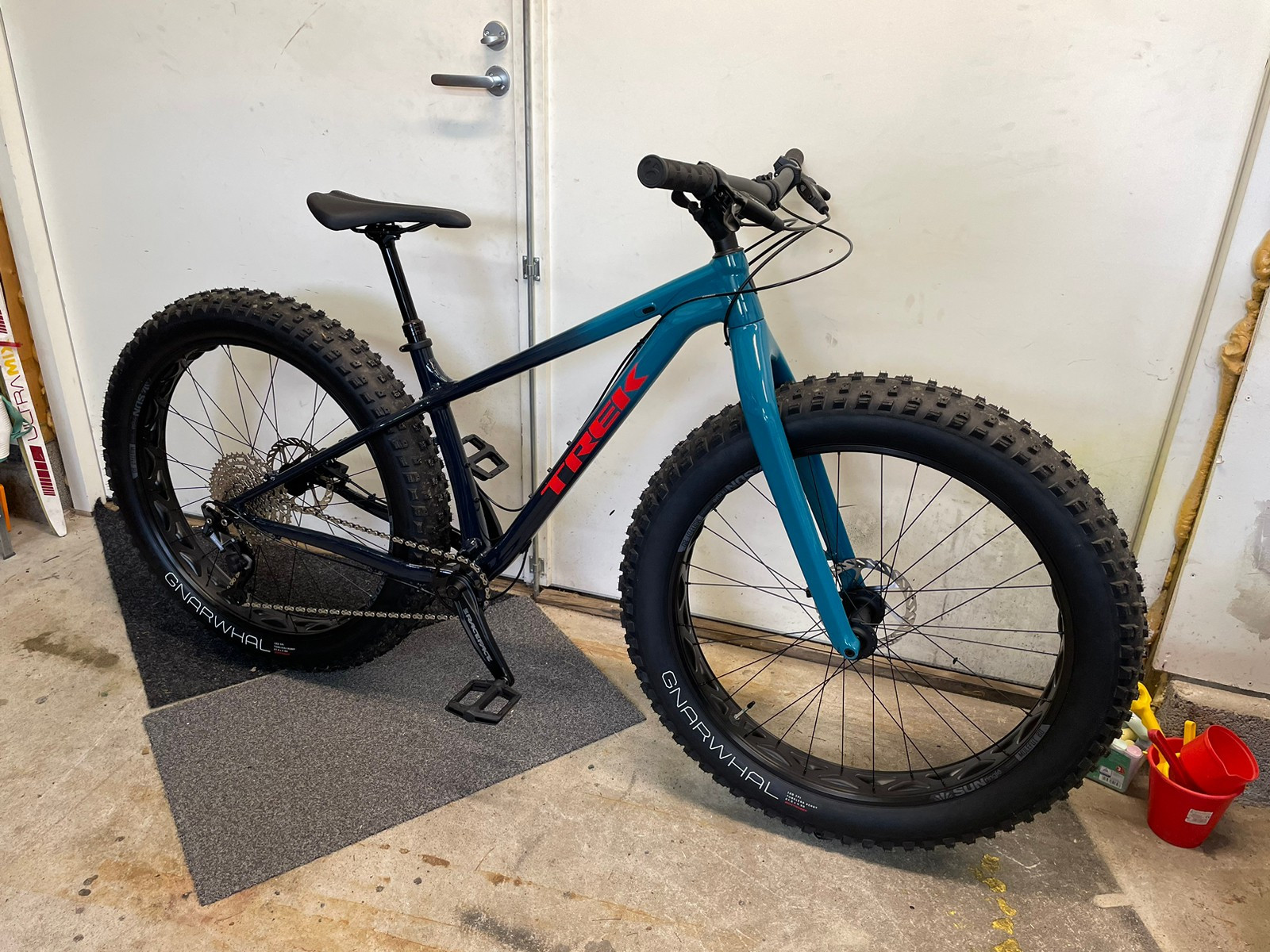 trek farley 5 tori