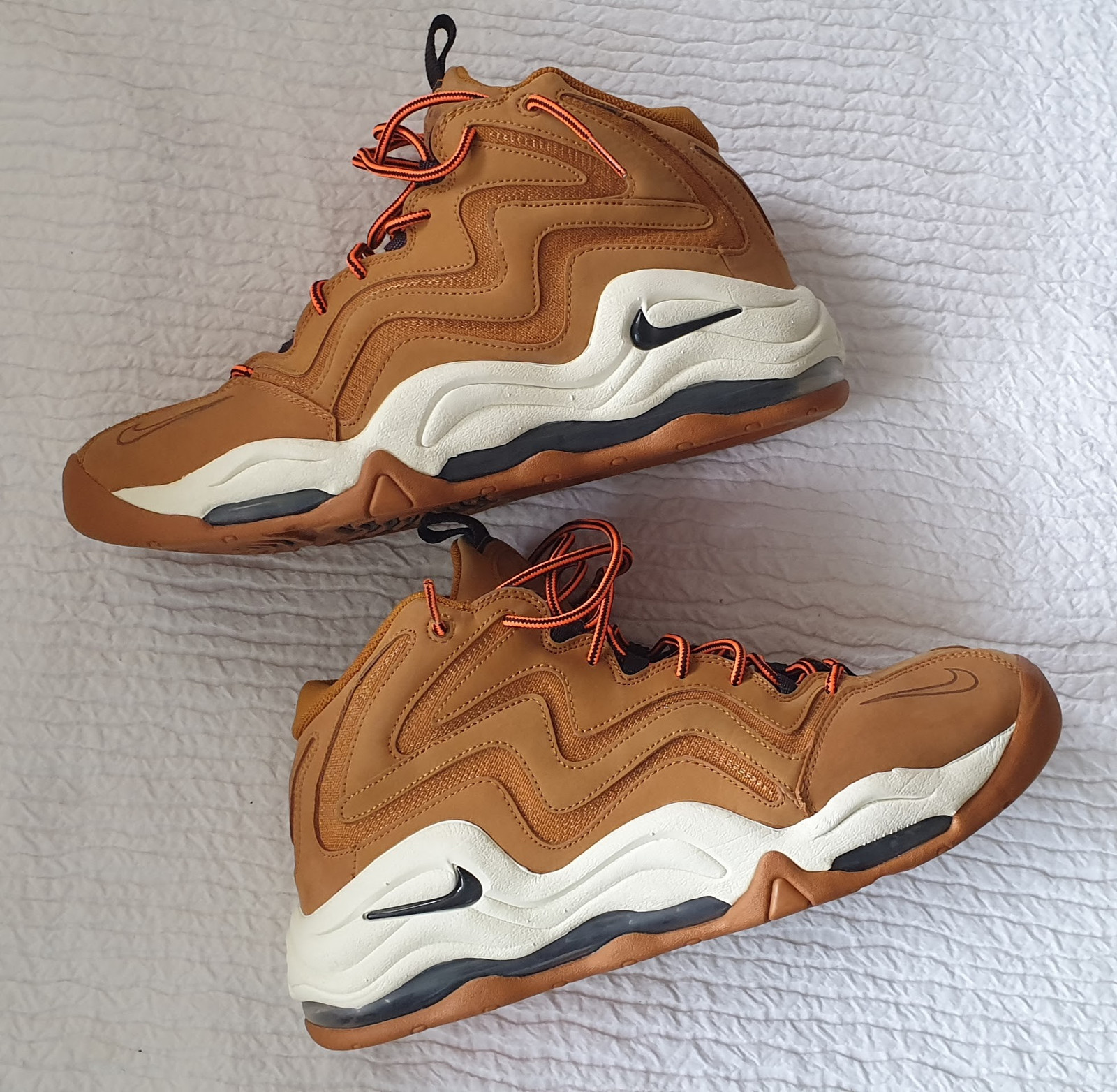 Air pippen 1 desert ochre best sale