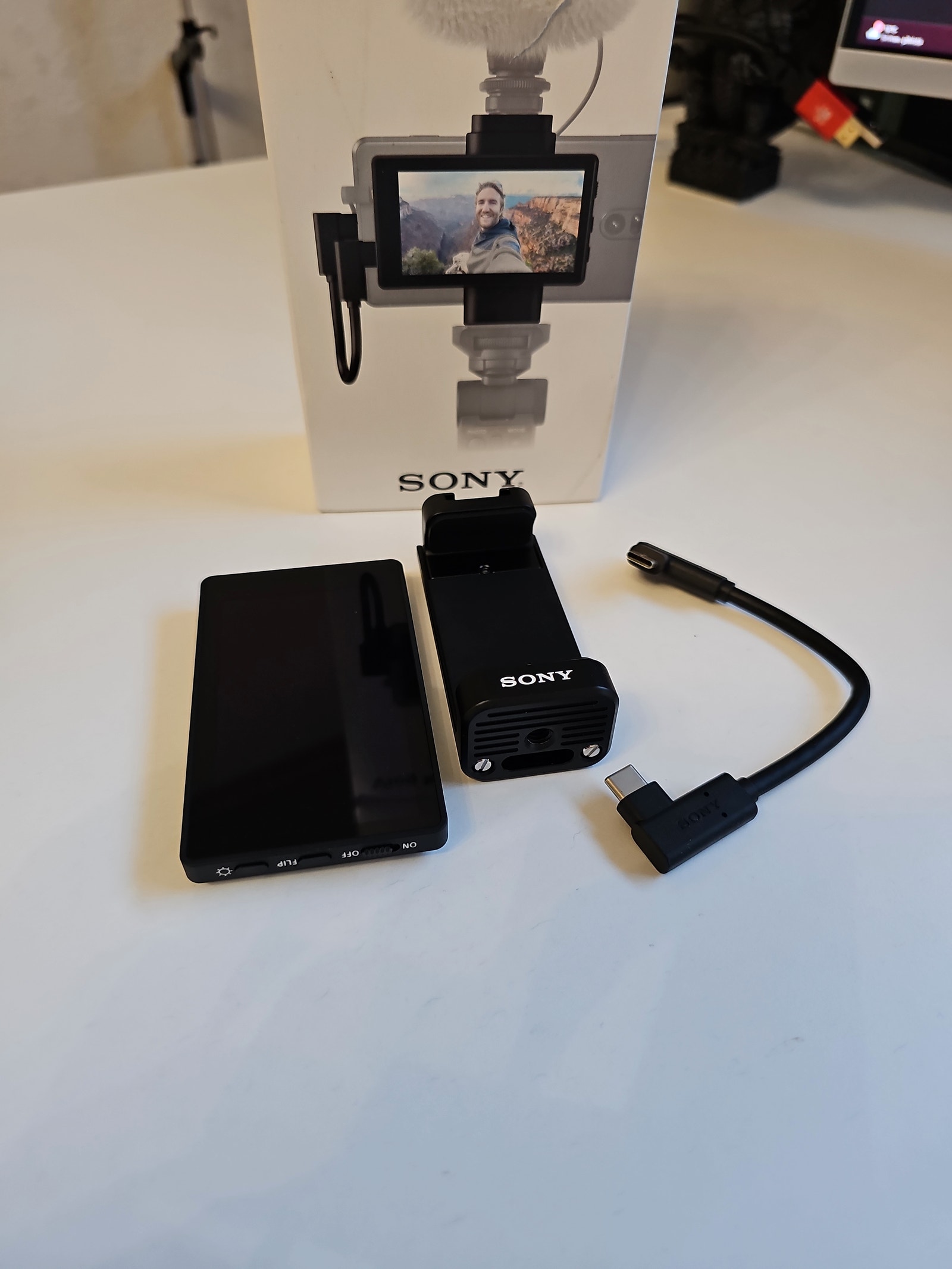 Sony Vlog monitor XQZ-IV01 | Tori