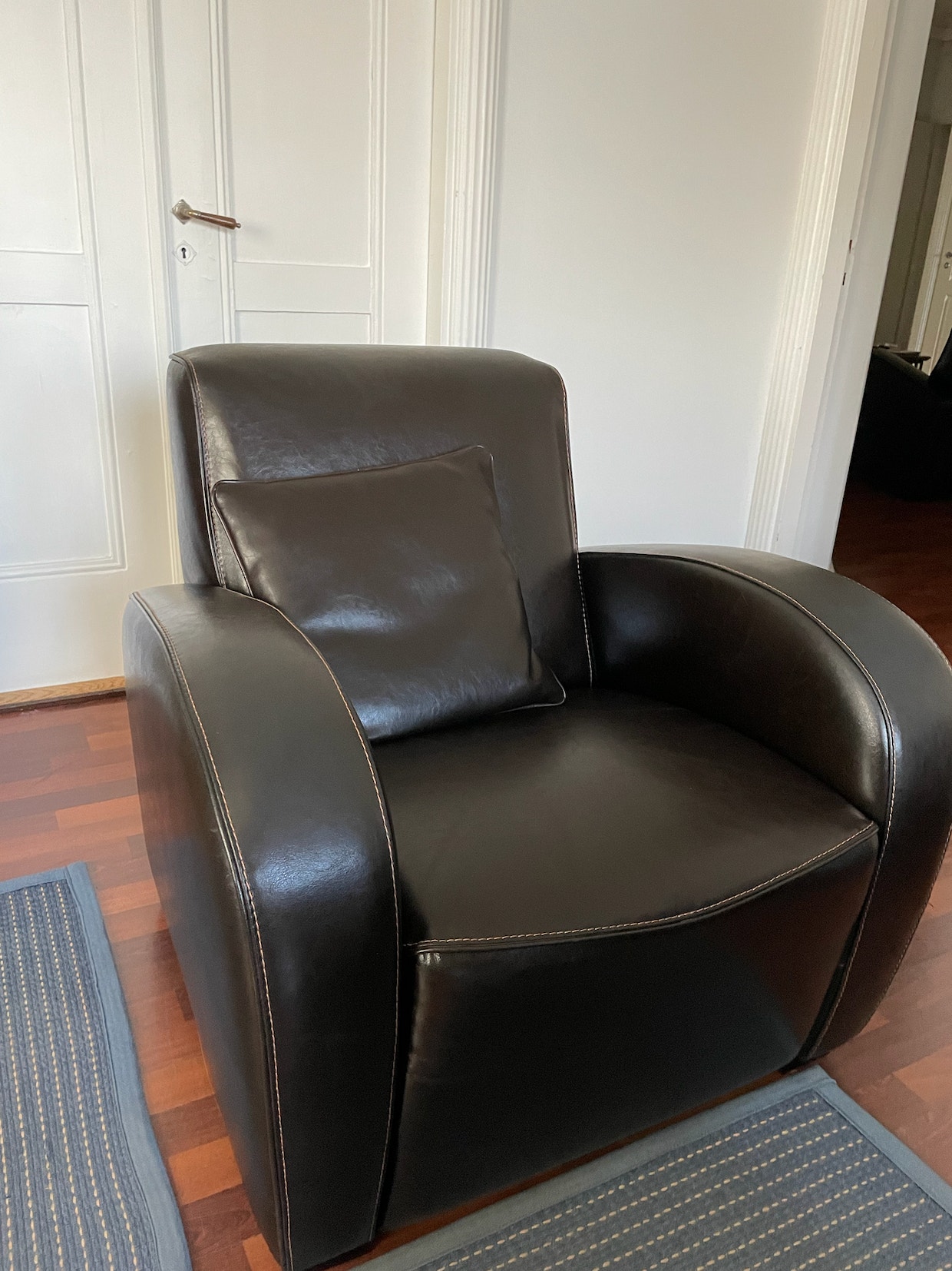 IDP Italia Vintage tyylikäs nahkaverhoiltu klubi-lounge