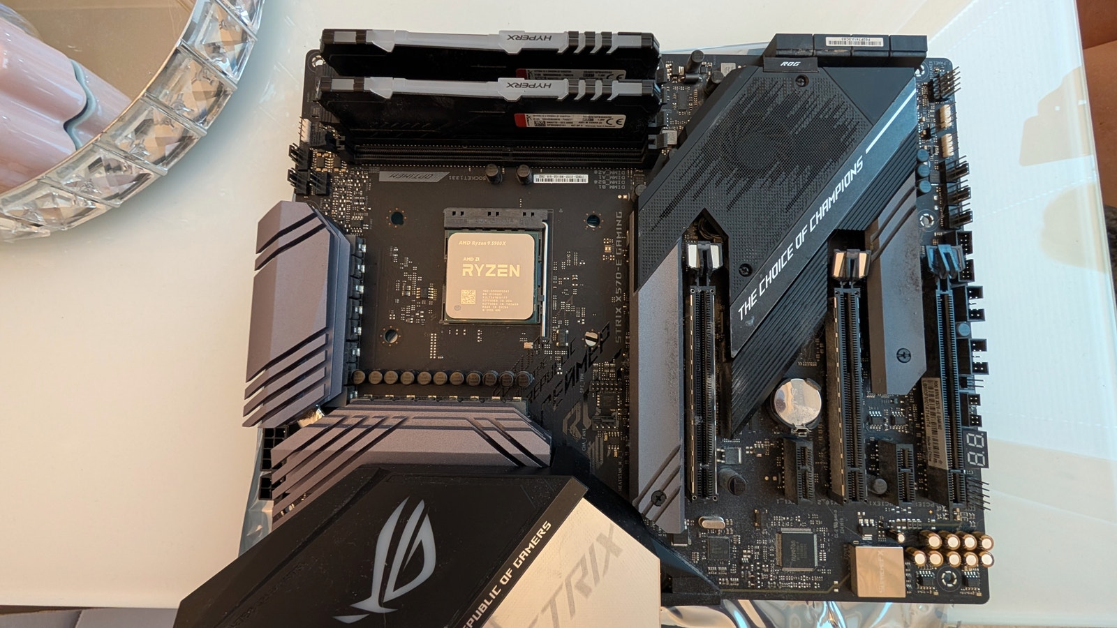 Huipputehokas Ryzen 9 5900X + STRIX X570-E + 32GB RAM