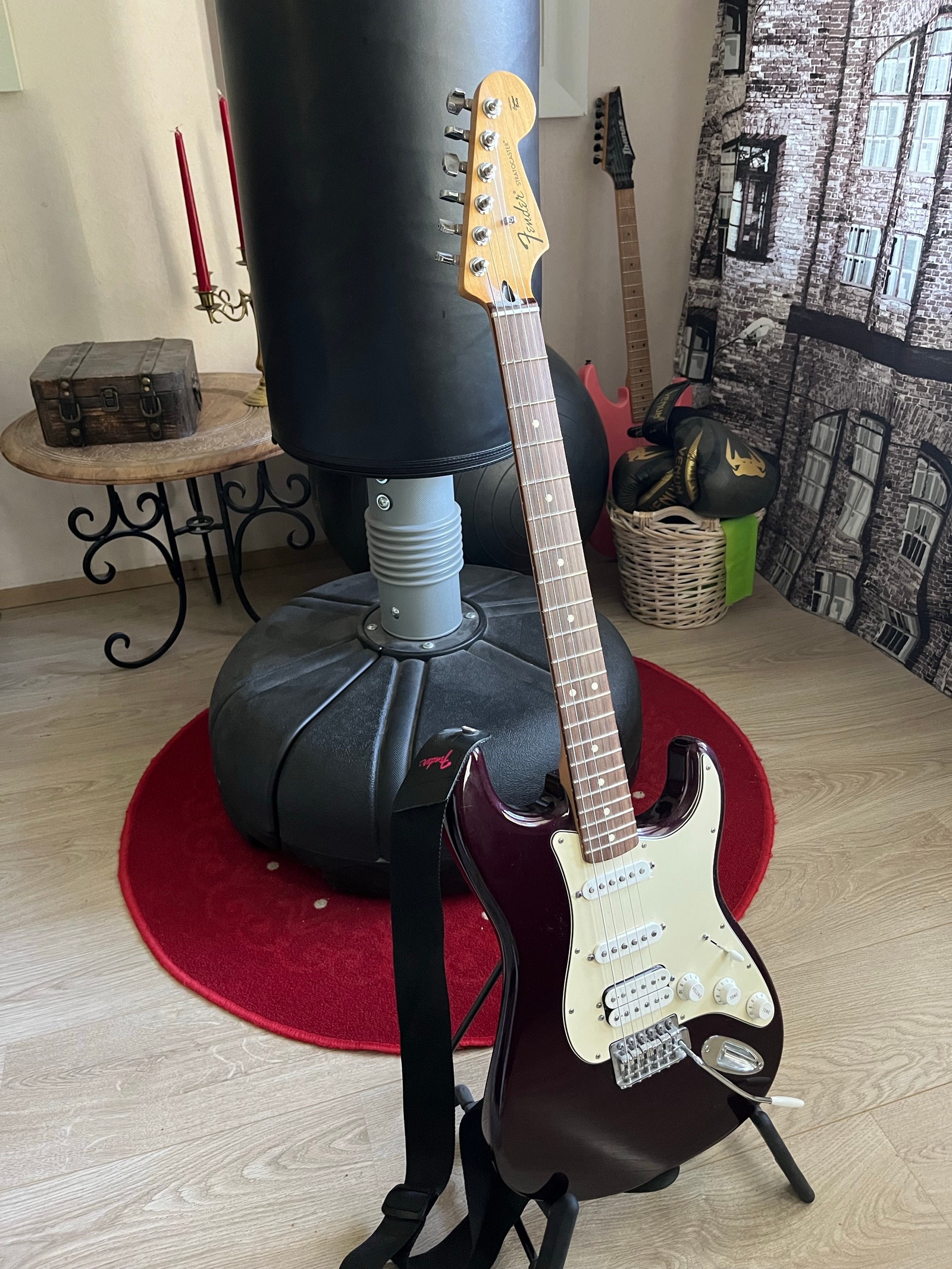 Myydään Fender Stratocaster Mexico 2013 | Tori