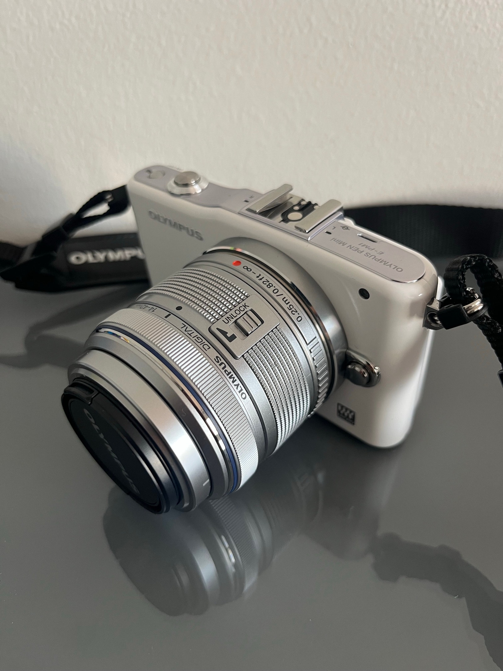 デジタルカメラ OLYMPUS PEN Mini E-PM1/M ZUIKO14-42mm オリンパス OLYMPUS PEN mini E-PM1 ボディ 価格比較 - 価格.com