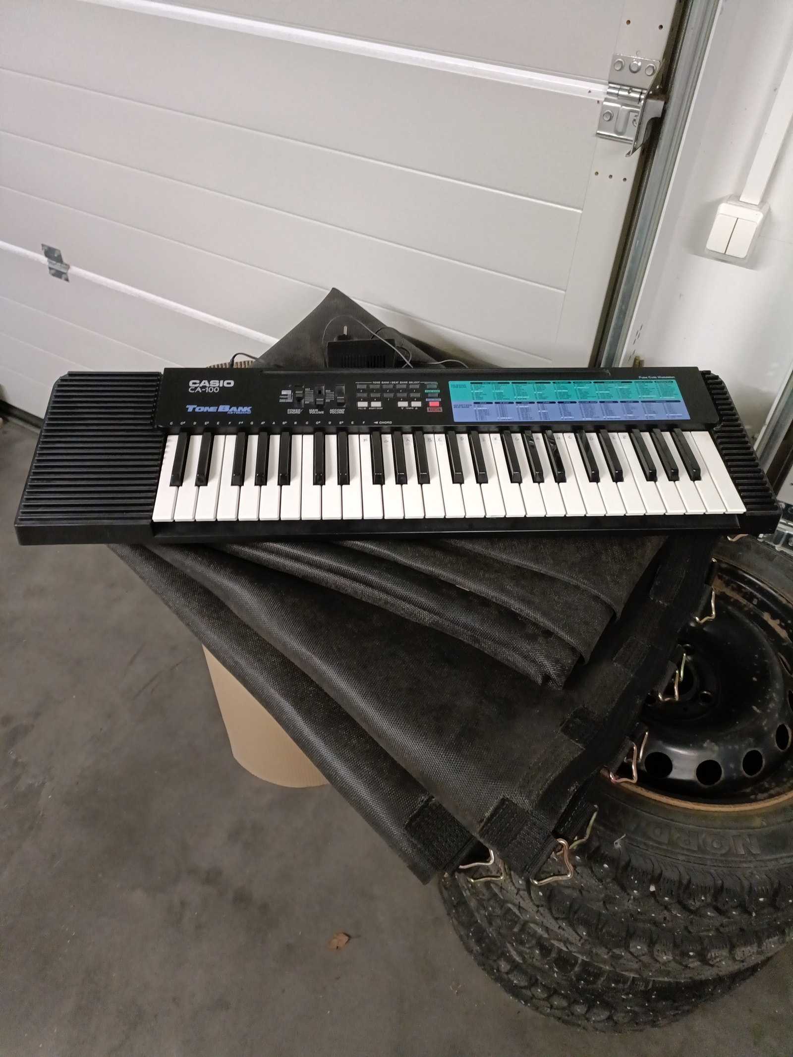 Casio CA-100 Tone Bank kosketinsoitin musta Tori