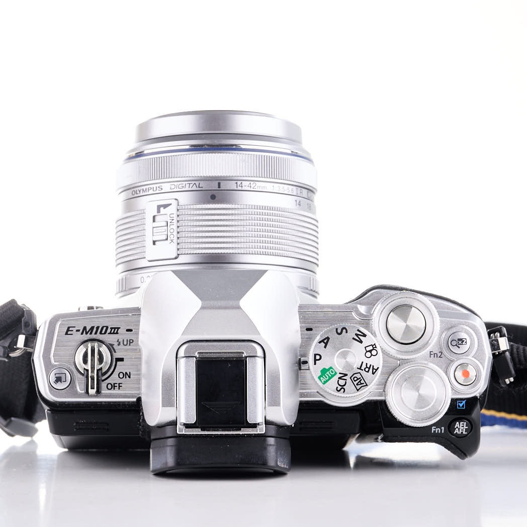 Olympus OM-D E-M10 Mark III + 14-42mm (sc. 8050) (käytetty