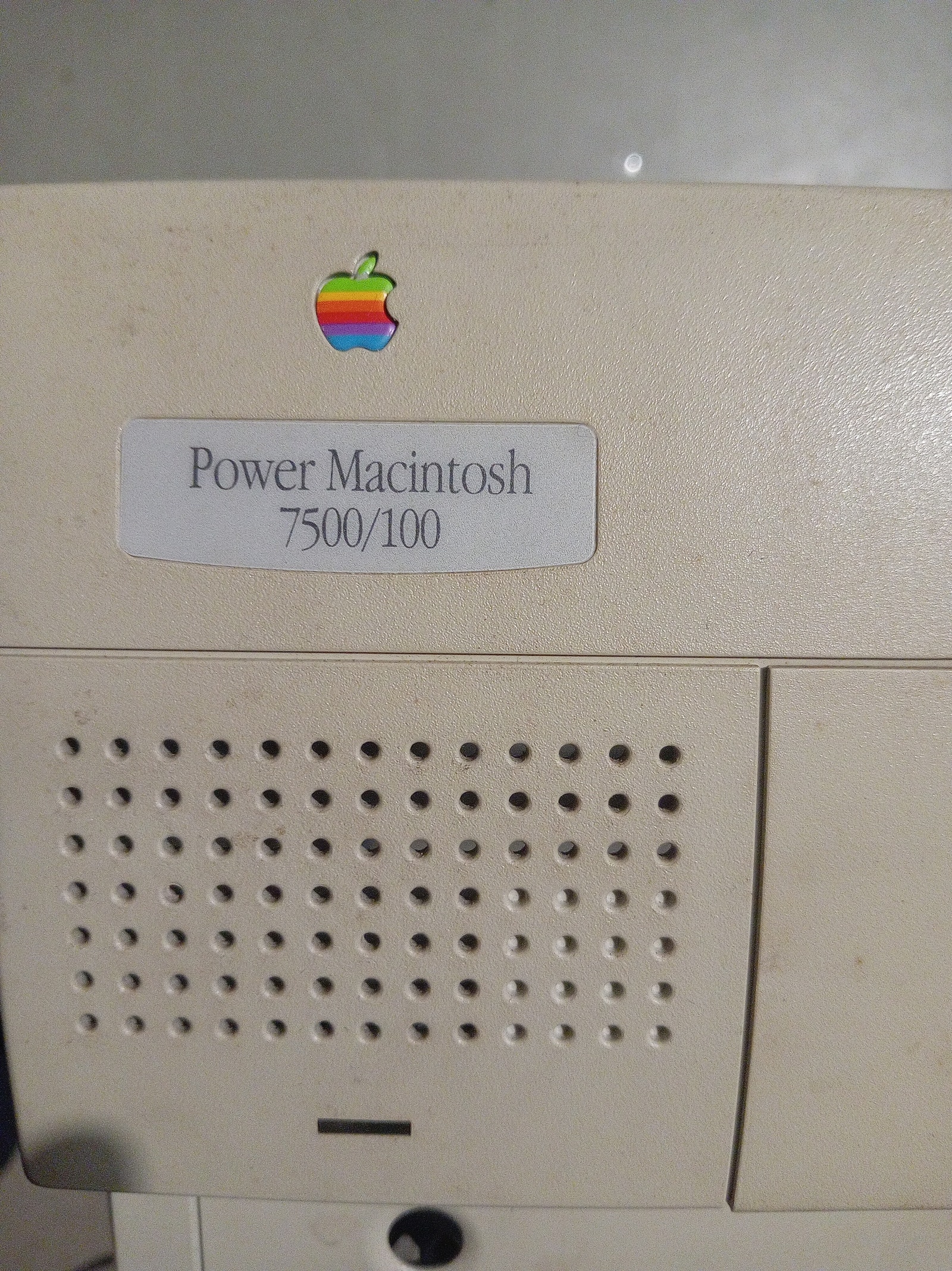 Aplle Power Macintosh 7500/100 | Tori