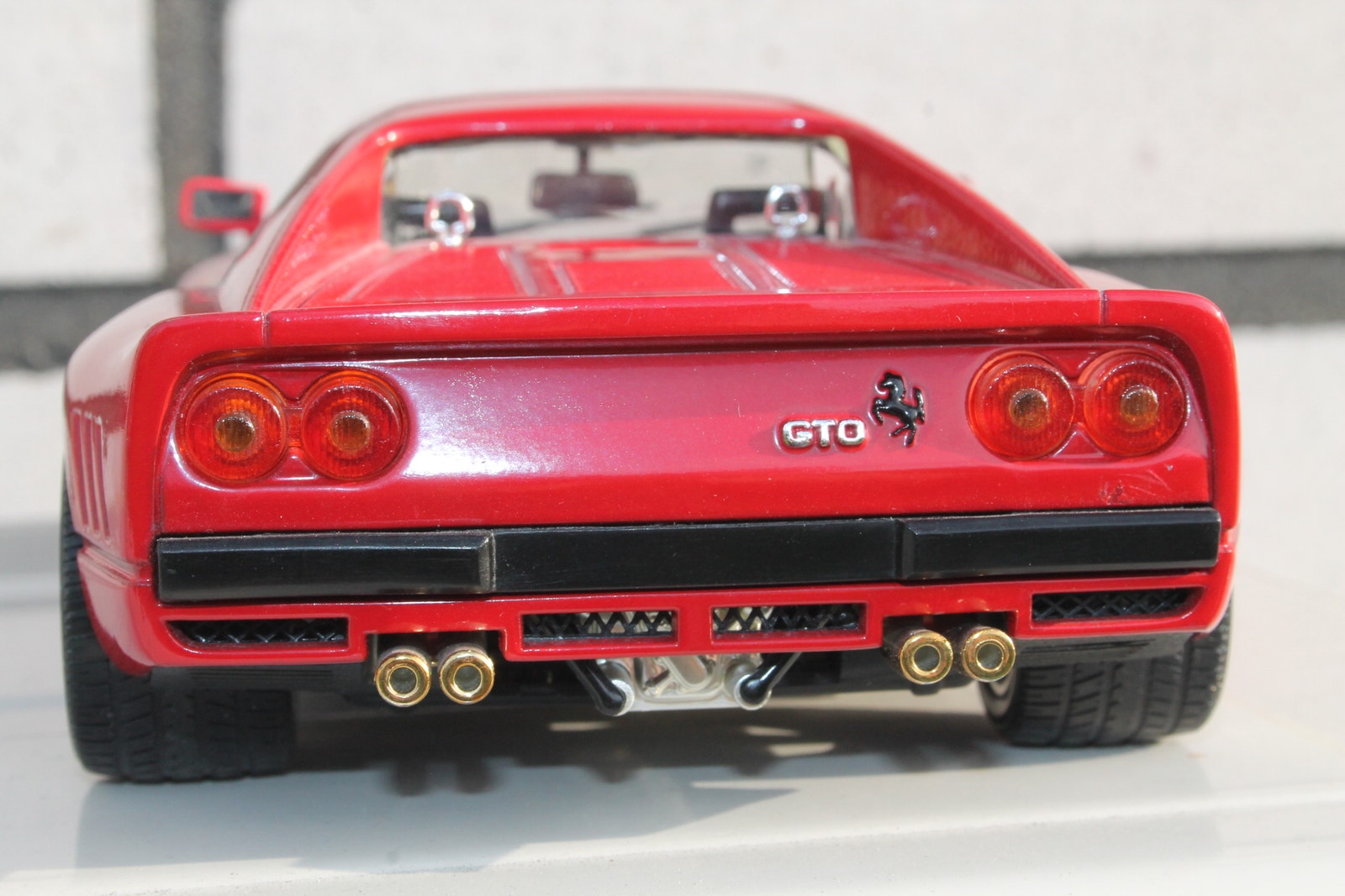 Ferrari 288 GTO 1985 1:18 Hot Wheels 24CM pienoismalli metallinen