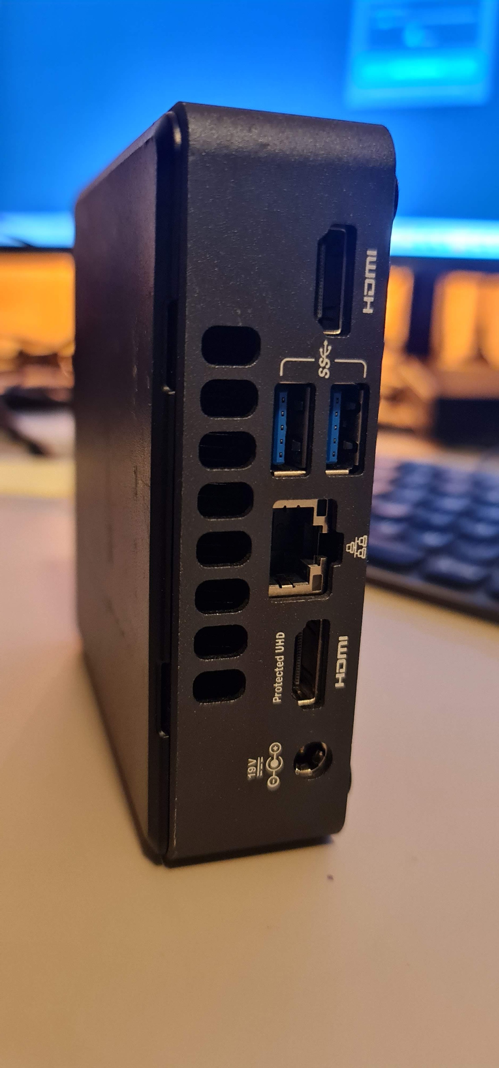 Intel NUC NUC7i3DNK Mini PC – Core i3 (7th Gen), 8GB RAM, 240GB