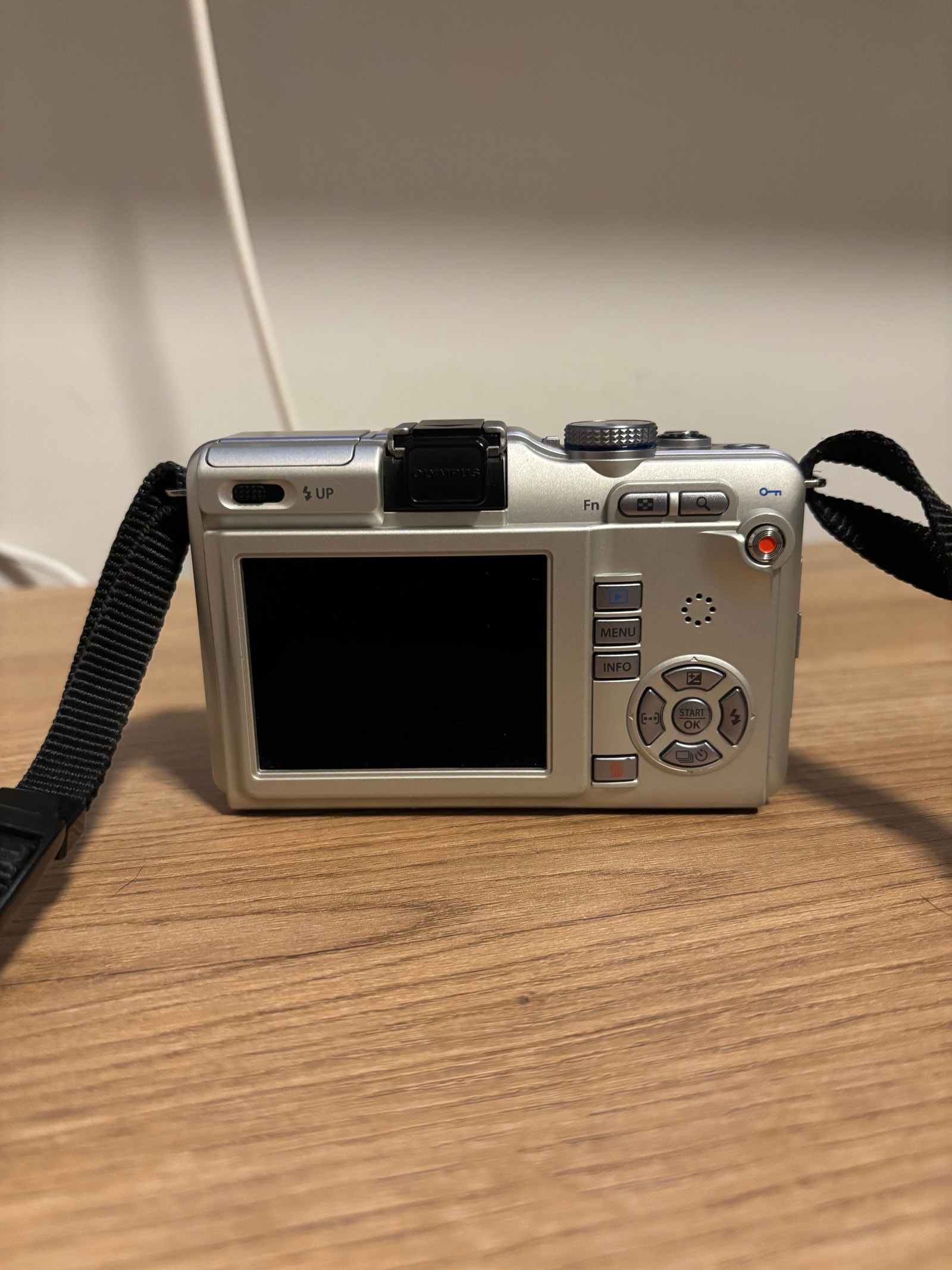 Olympus PEN E-PL1 + Zuiko Digital 14-42mm kit lens | Tori