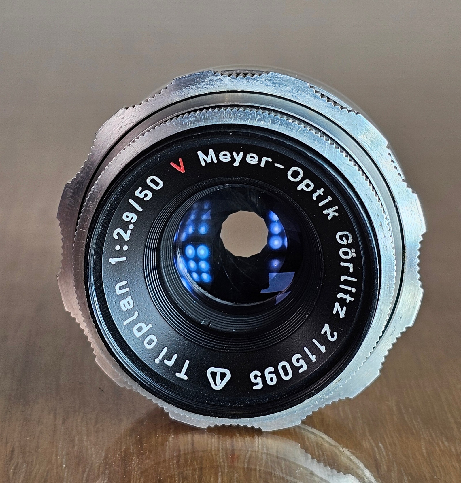 Meyer Optik Gorlitz Trioplan 50mm F2.9 Red V - M42 | Tori