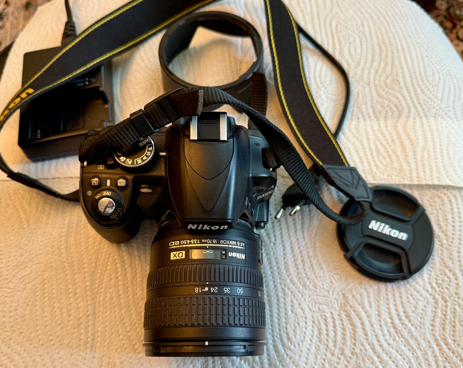Nikon D3100 ja AF-S DX Nikkor 18–70mm f/3.5–4.5G ED -objektiivilla 