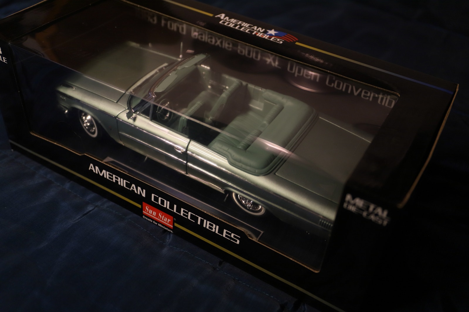 Sun Star 1963 Ford Galaxie 500XL 1:18 Diecast pienoismalli (uusi