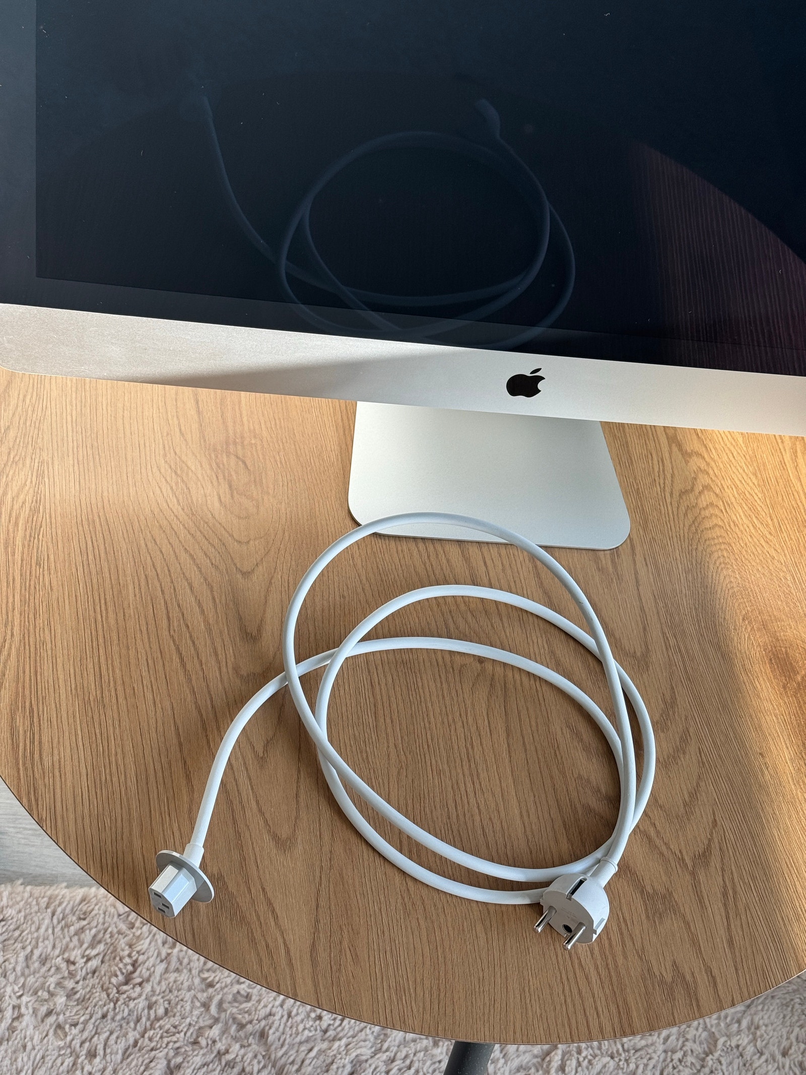 siisti iMac 27” Late 2013 3TB 24GB RAM Näytönohjain: NVIDIA