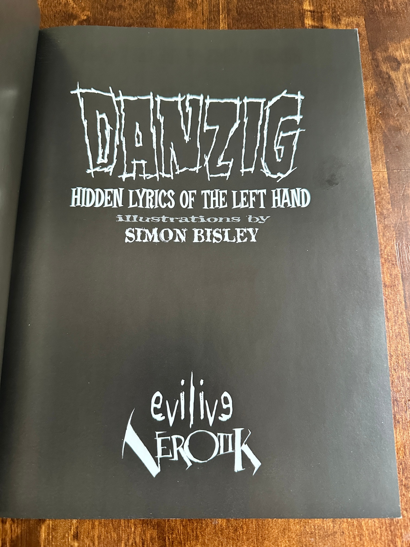 サイン入り　Danzig Lyrics Of The Left Hand 1 DANZIG Lyric Book Volume II | DANZIG - Official 7th House Fansite