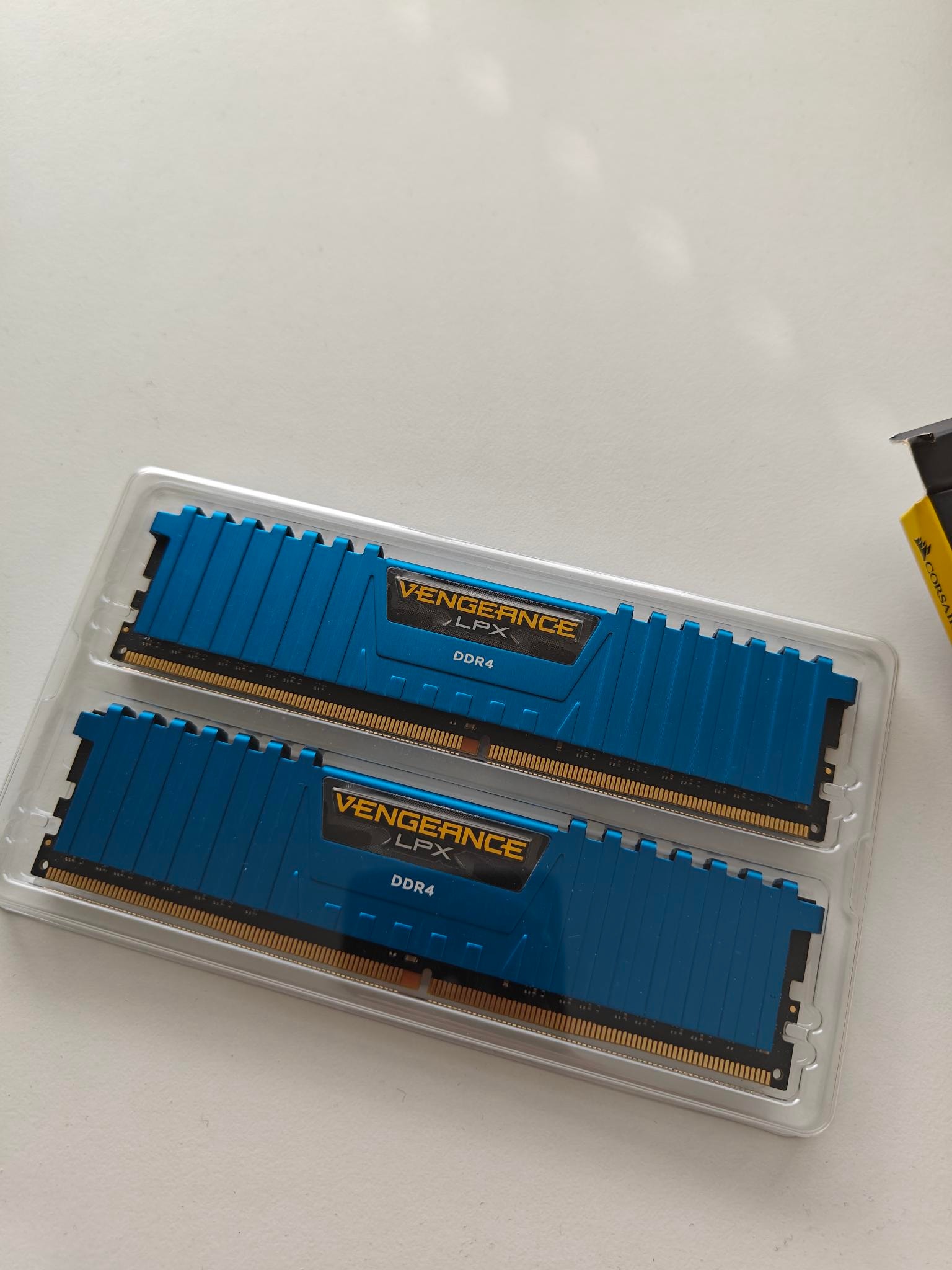 Corsair Vengeance LPX DDR4 16GB (2x8GB) 3000MHz RAM-muistit | Tori