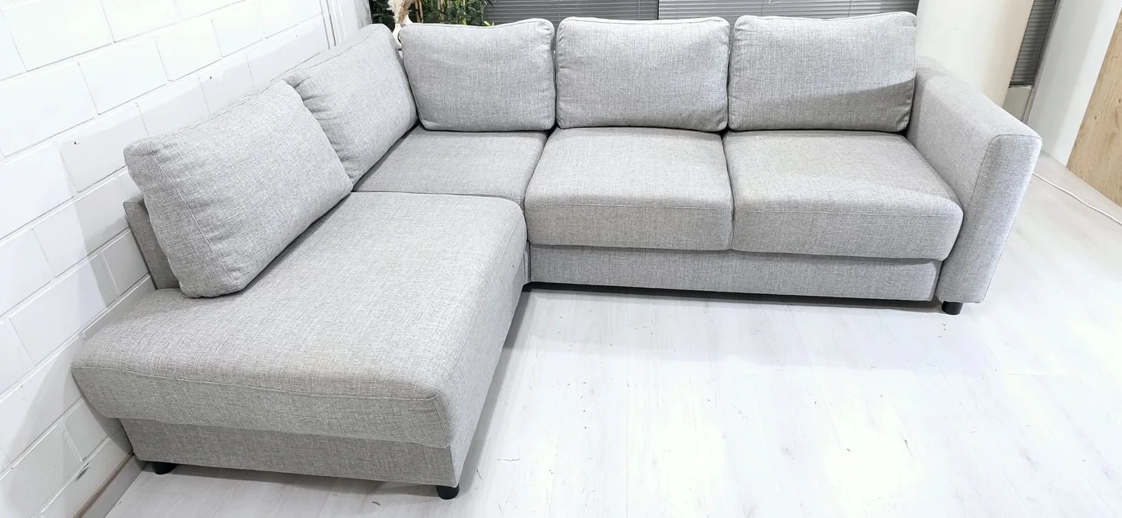 (A3) Avokulmavuodesohva , ilmainen kuljetus, free delivery.