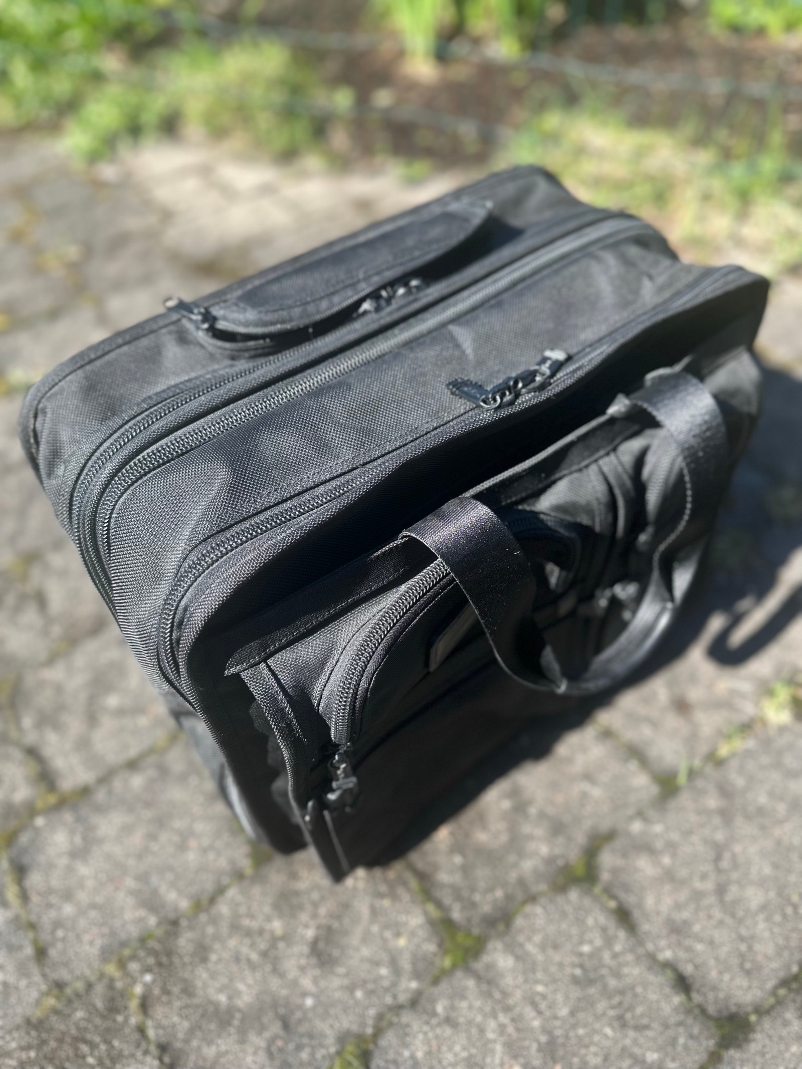 Tumi Alpha 26103DH Expandable Wheeled Deluxe Brief – rullasalkku