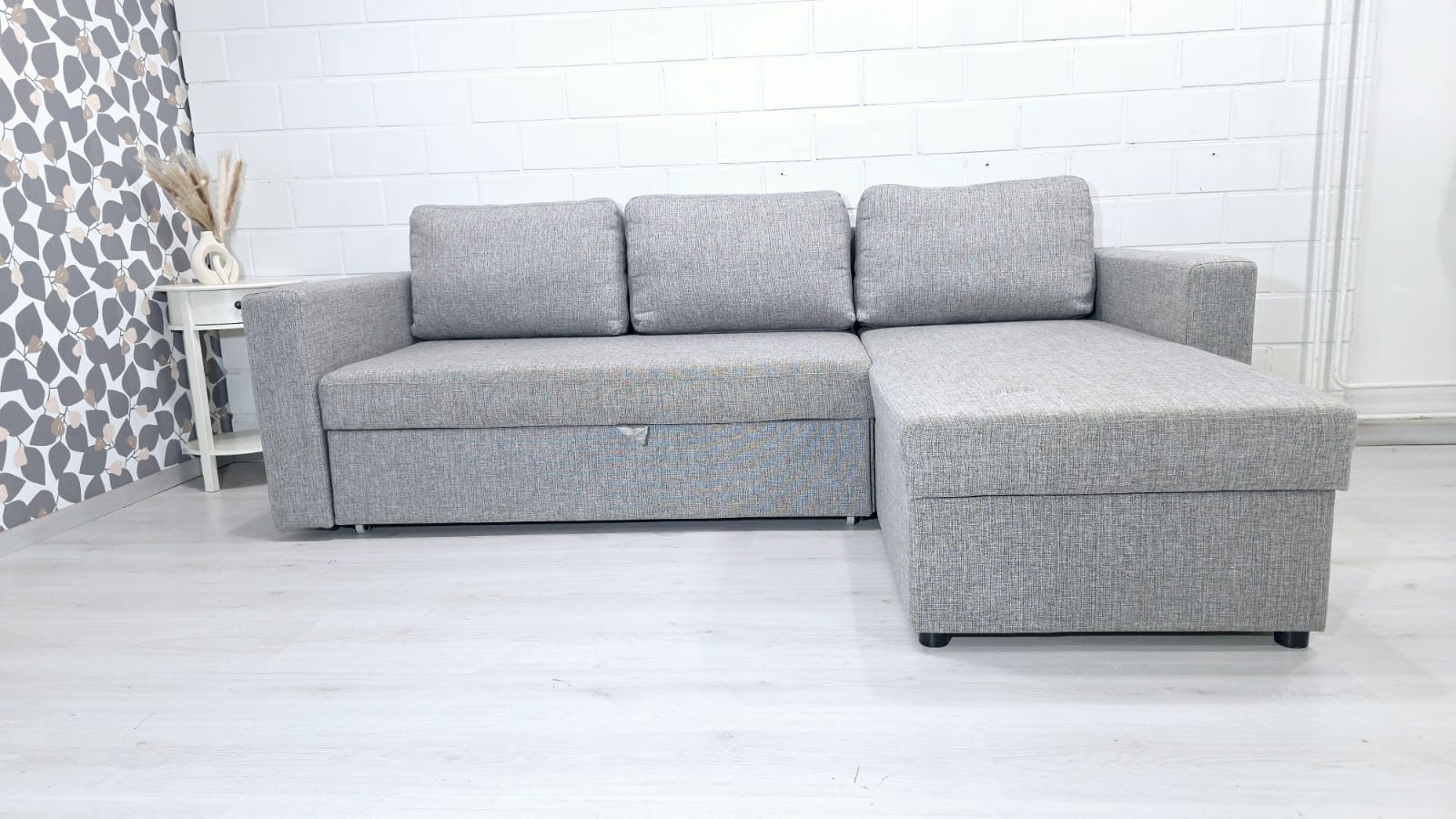 (A44)vuodesohva , ilmainen kuljetus, free delivery.