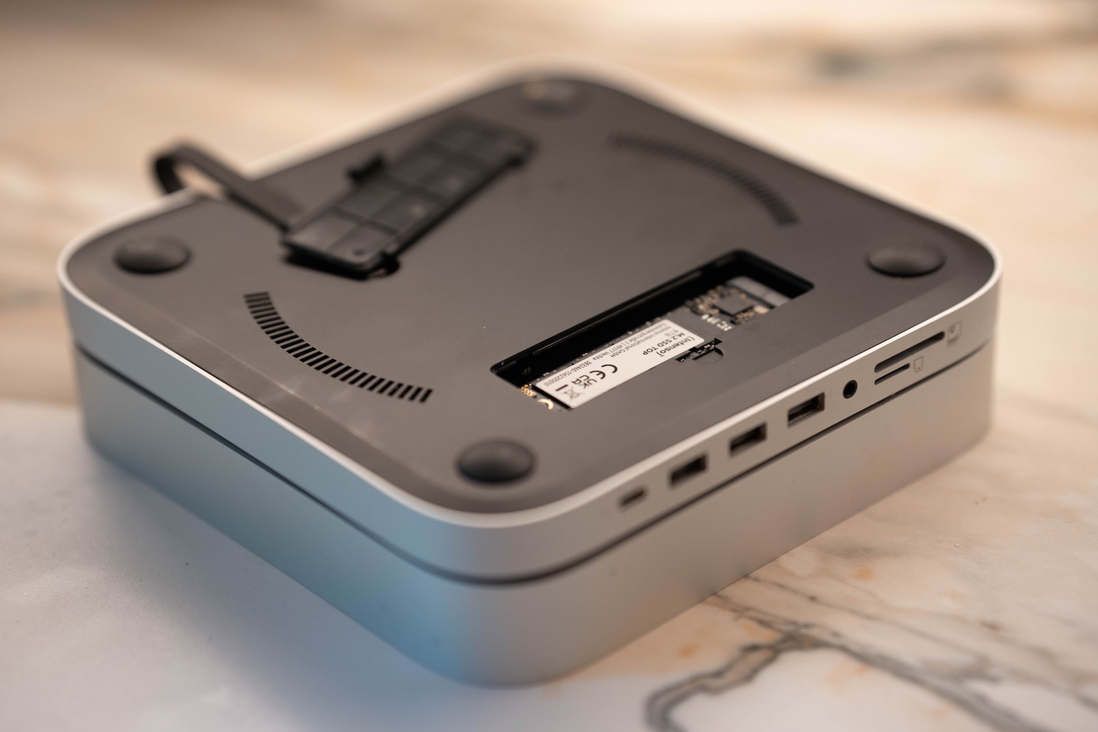 Mac Mini M1 16/512 + Satechi telakka + 1 TB SSD | Tori