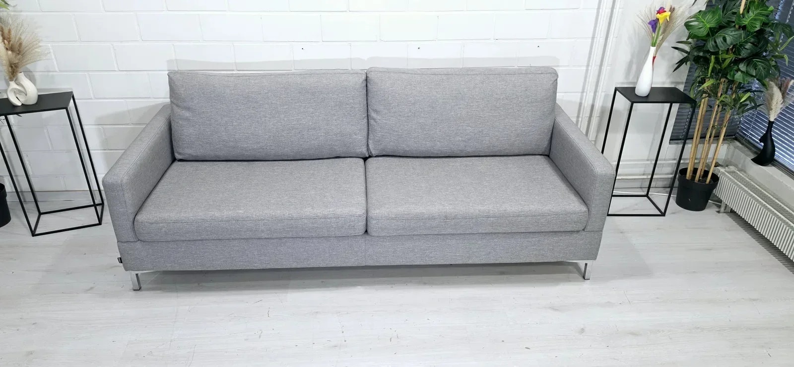 (A33) Iskun 2,5-istuttava sohva, ilmainen kuljetus, free delivery.