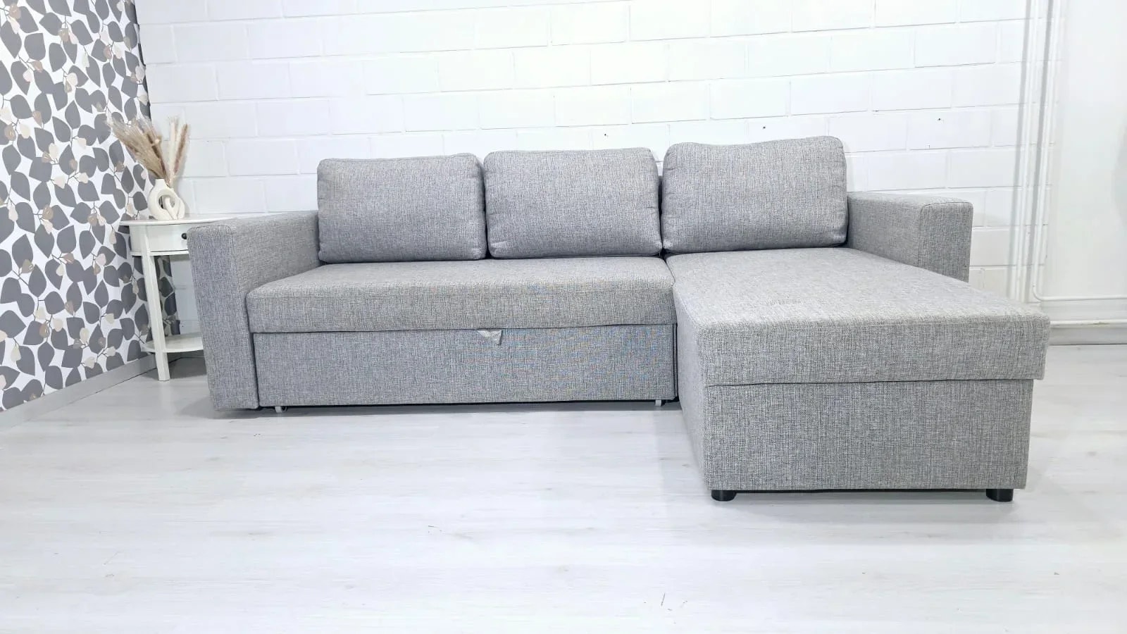 (A44)vuodesohva , ilmainen kuljetus, free delivery.