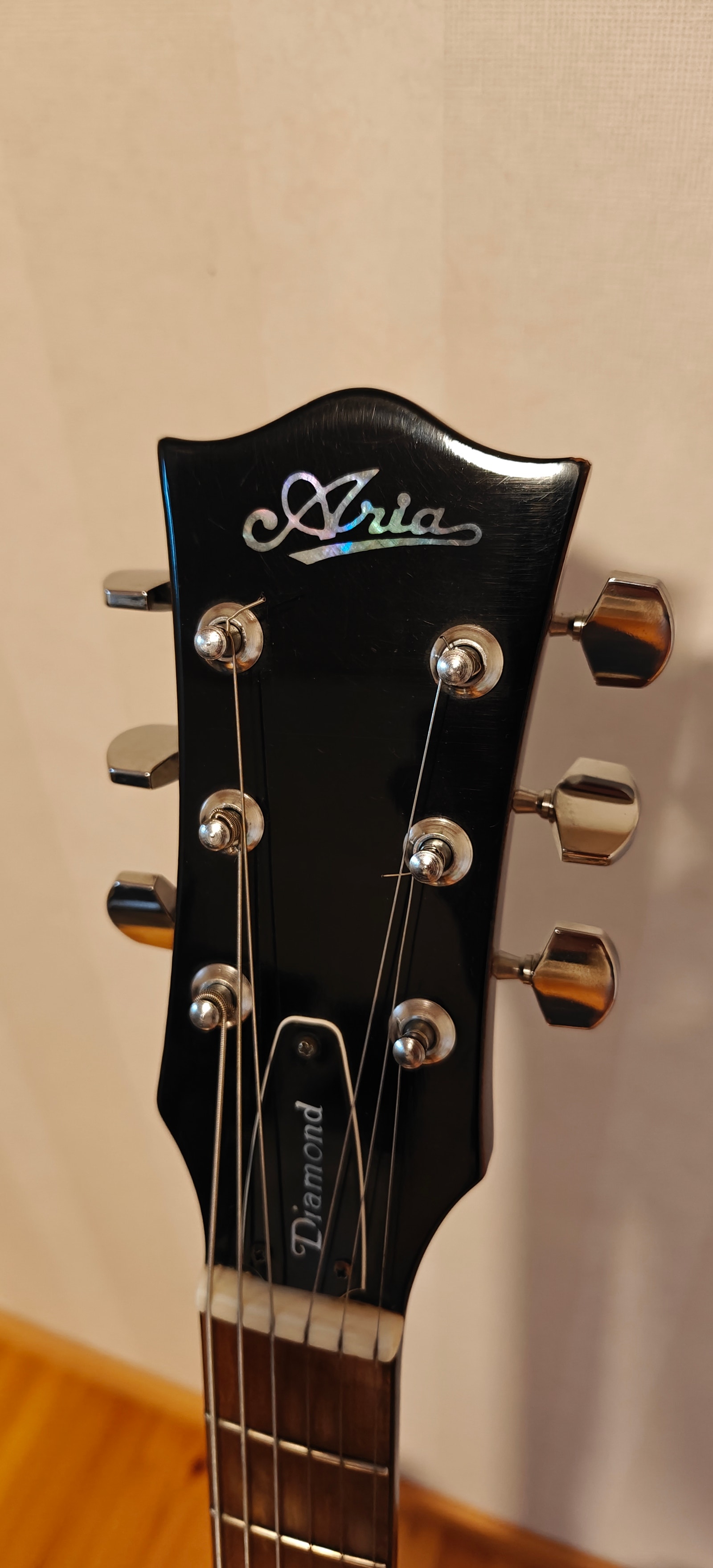 【ジャンク】 ARIA Diamond LC-45WH Aria Diamond -sähkökitara | Tori