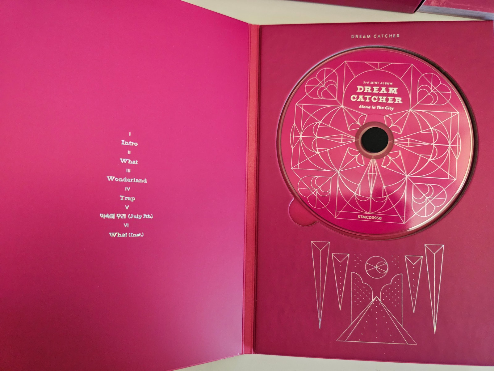 Dreamcatcher Alone in the City 3rd mini album light version kpop