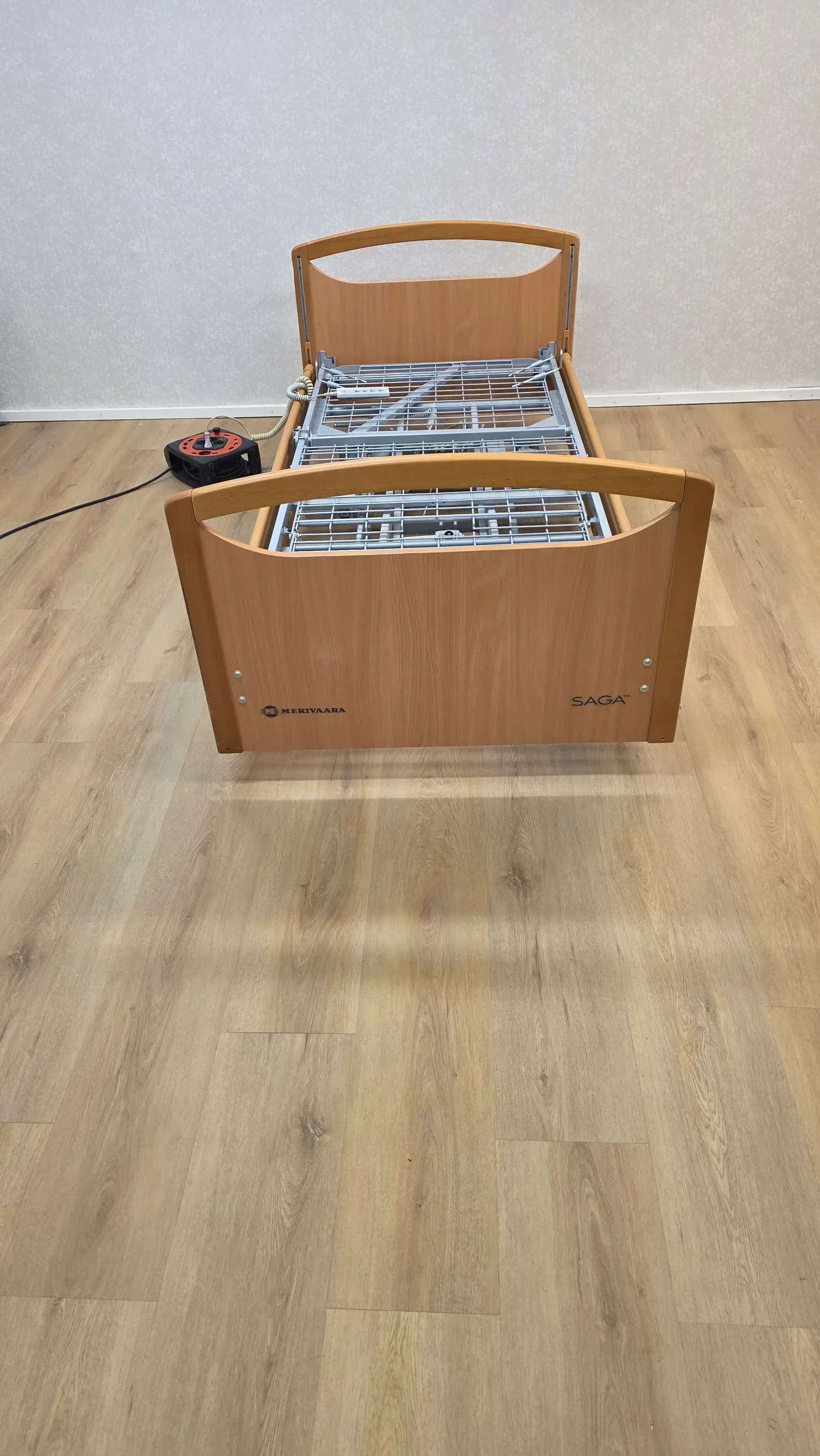 Merivaara  sähköinen hoitosänky, ilmainen kuljetus/Free delivery.